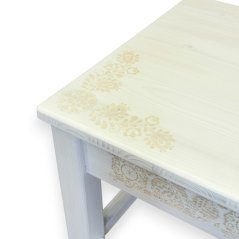 Štokrle se slováckým ornamentem – bílé